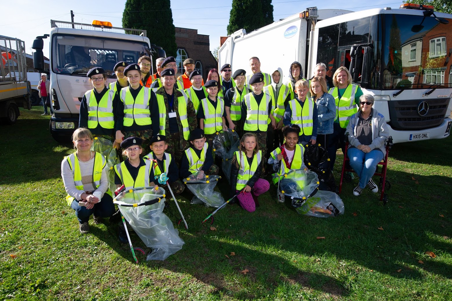 Group of people during the litterpick
