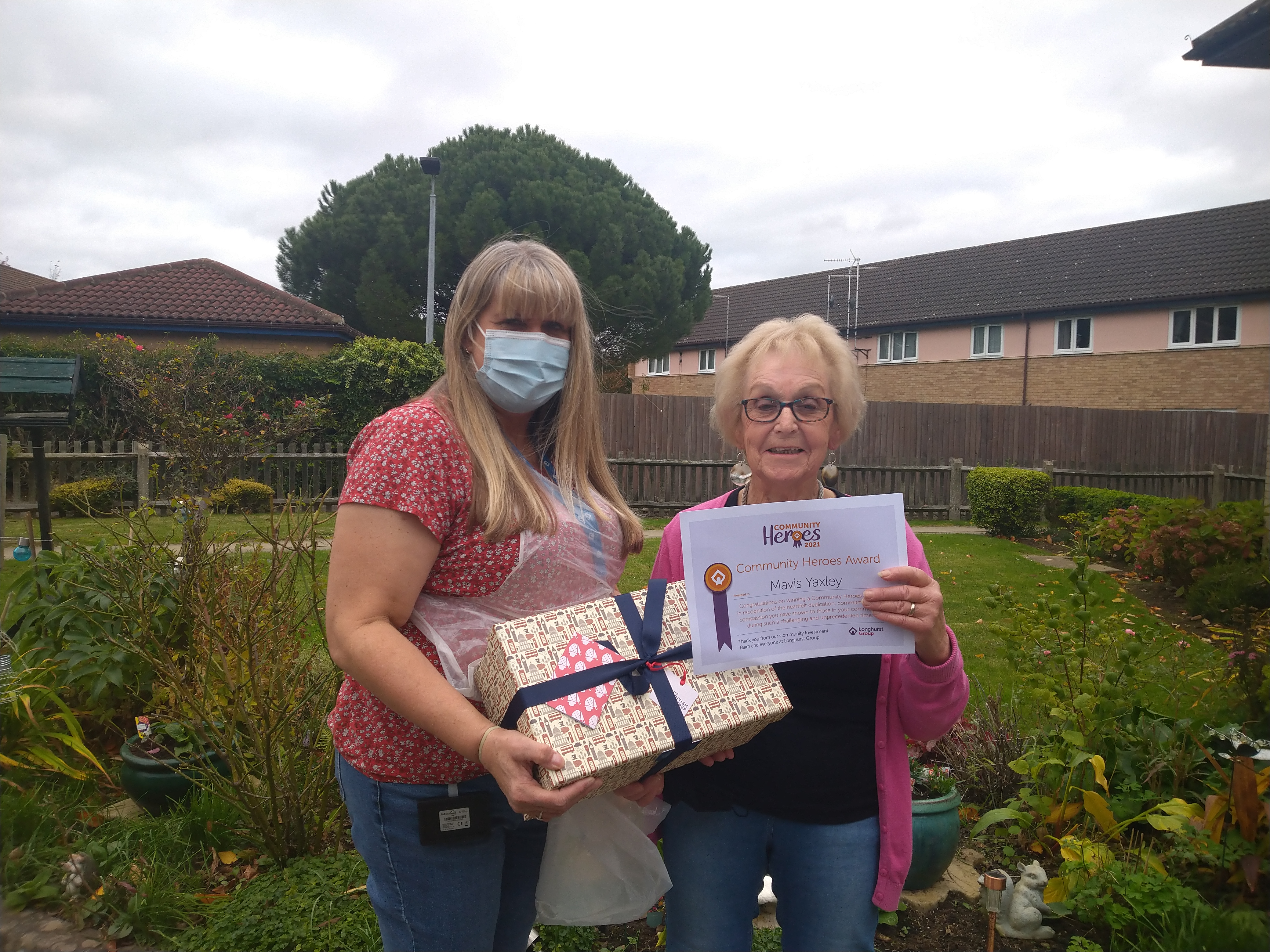 Mavis Yaxley receiving her prize